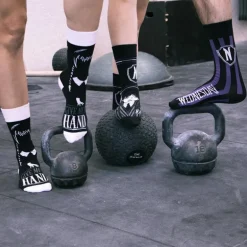 Calcetines Wednesday: Estilo y Comodidad para los Amantes de lo Sobrenatural