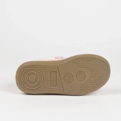 Deportiva Minnie: Estilo y Comodidad para los Más Pequeños