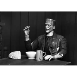 Figura articulada Universal Monsters Frankenstein 18 cm B&W