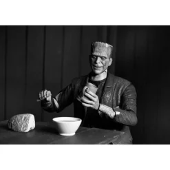 Figura articulada Universal Monsters Frankenstein 18 cm B&W