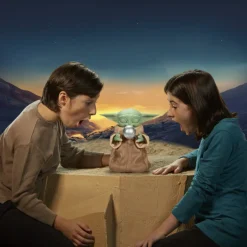 Peluche Baby Yoda animatrónico comilón El Mandaloriano