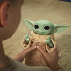 Peluche Baby Yoda animatrónico comilón El Mandaloriano